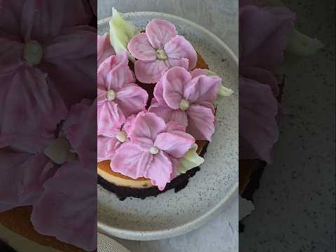 Tartas gourmet decoradas con flores de crema #DessertsElegantes #CakeDecor #Flores 🙌💐