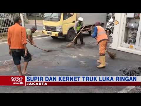 Hilang Kendali, Truk Trailer Terguling saat Keluar Pintu Tol - iNews 29/08