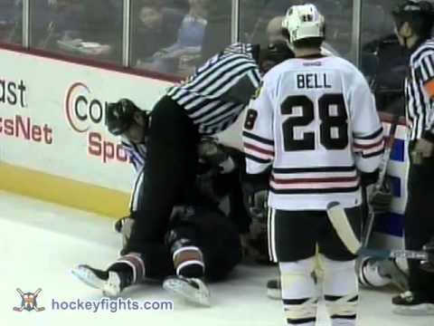 Travis Moen vs Rick Berry