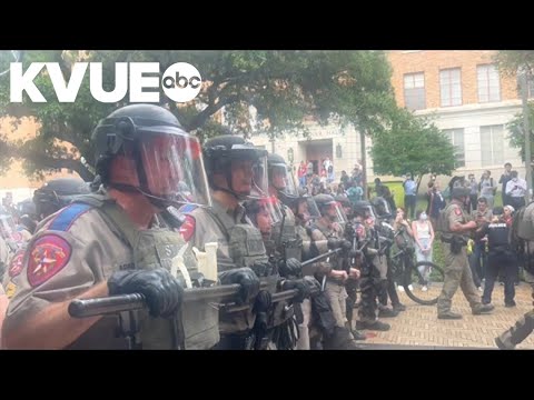 UT Austin pro-Palestine protest: Texas State Troopers move through crowd