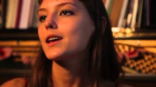 Mallu Magalhães - Velha e Louca