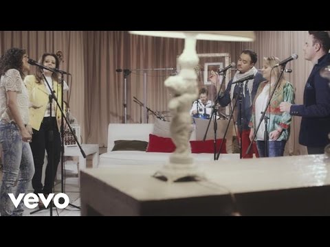 Pandora, Río Roma - Se Solicita un Amor (En Vivo)