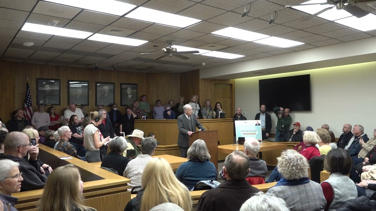 U.S. Sen. Chuck Grassley hosts town hall with heated Iowans in Franklin County