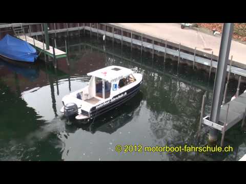 Ankern am Steg an der Bootsprüfung Zürichsee