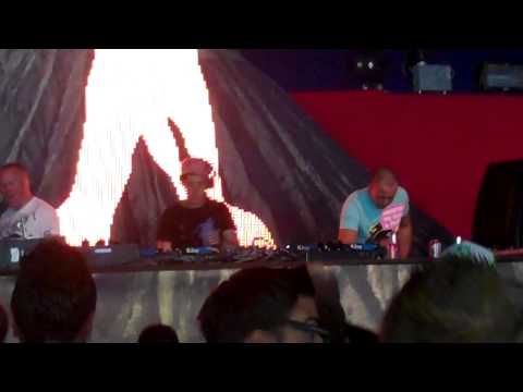 Kevin Kaos vs Low-E at Dreamfields Festival 2011