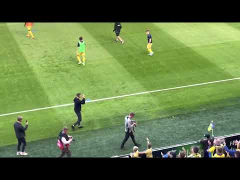 Jesper Lindstrøm hoppede i capotårnet og blev hyldet på Brøndby Stadion (22. maj 2022)