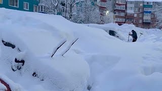 Rusya'nın Kamçatka Yarımadası'nda evler derin kar yığınlarından kazılarak çıkarıldı