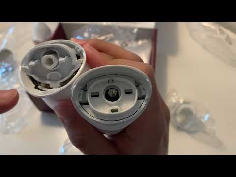 Philips Epilator Series 8000 „Wet &amp; Dry“ epiliatorius BRE740/10 video