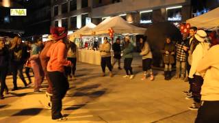 preview picture of video 'Una flashmob d'esquiadors anima el petit mercat d'hivern d'Escaldes'