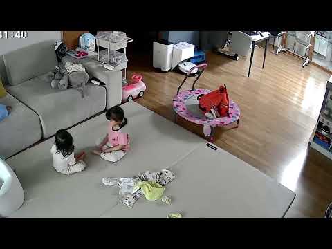 동생 훈육하는 언니