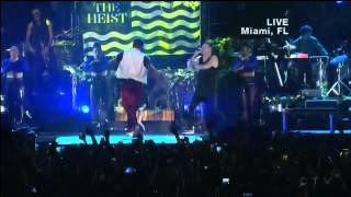 Macklemore &amp; Ryan Lewis - Can&#39;t Hold Us @ 2013 American Music Awards (HD)