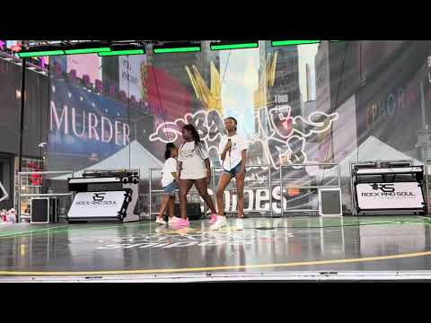 50 Year of Hip-Hop Celebration 🍾 Myzz London Live in NYC Times Square.