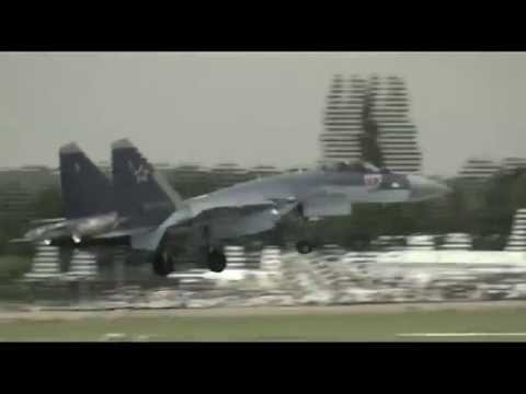 Démonstration Sukhoi Su 35 sur le Salon du Bourget 2013