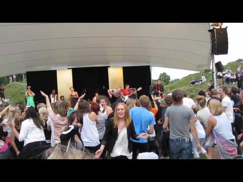 Billie The Vision And The Dancers - Groovy @ Pildammsparken, Malmö 1/8-09 HD.