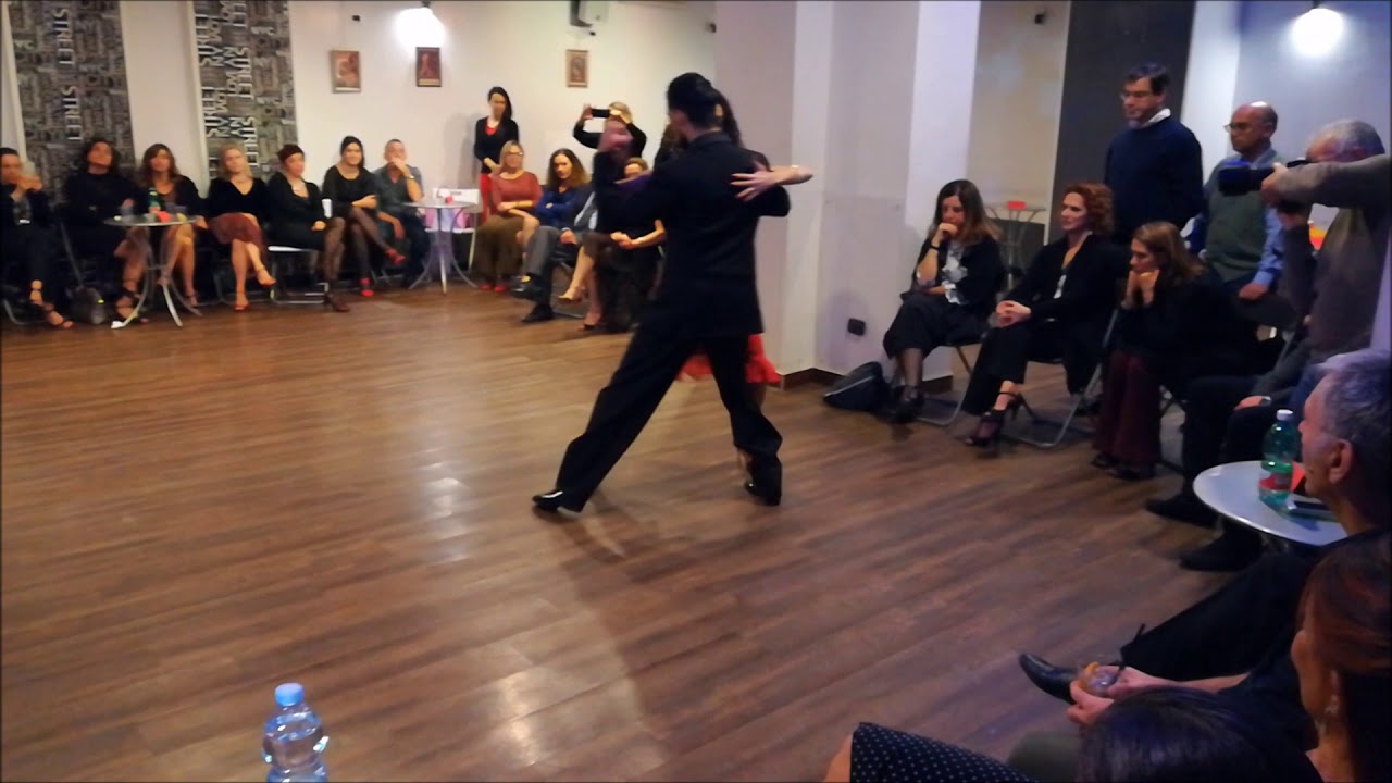 "Tus palabras y la noche"  Andrea Angione Claudia Del Greco 2017