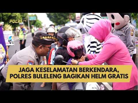 JAGA KESELAMATAN BERKENDARA, POLRES BULELENG BAGIKAN HELM GRATIS