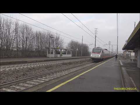 IL SALUTO DEL FRECCIARGENTO IN TRANSITO VELOCE A PONTECURONE.  (AL) MART.  28 - 12 - 2021.