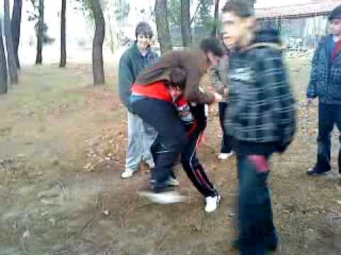 Garrulo VS karrasko (documental sobre como producir terremotos)