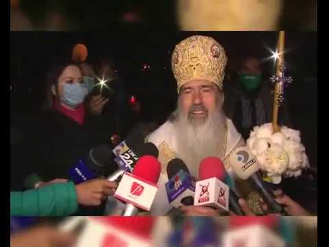 SUTE DE OAMENI fara masca, in timpul celei de-a 2-a slujbe de Inviere tinuta la Constanta