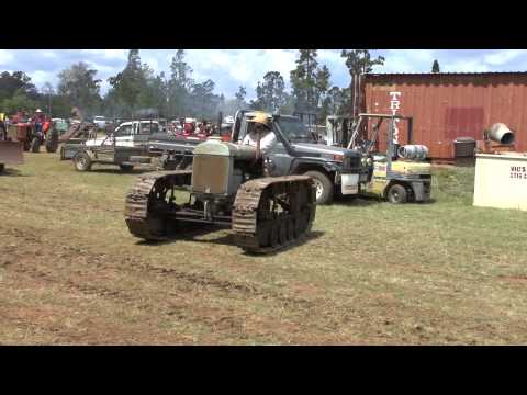 TRACTORS AT THE KINGAROY VINTAGE MACHINERY DAY 2014