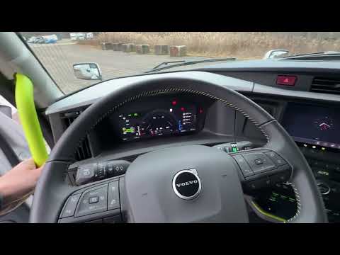 INSIDE THE CAB LOOK AT THE ALL-NEW 2025 Volvo VNL 860!