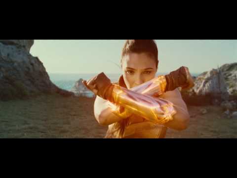 Трейлер Диво-жінка