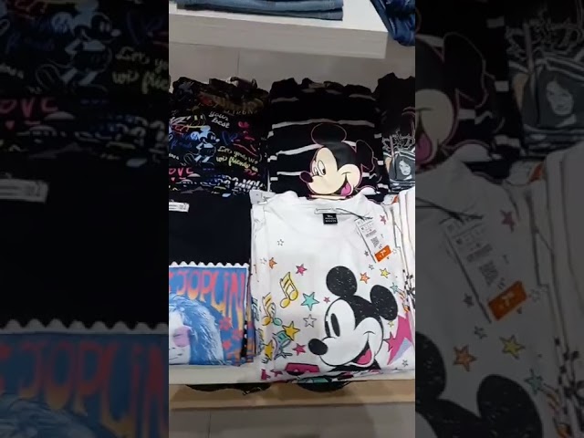 Vídeo relacionado con Disney Mickey Mouse Vintage Leg Kick Graphic Camiseta Camiseta