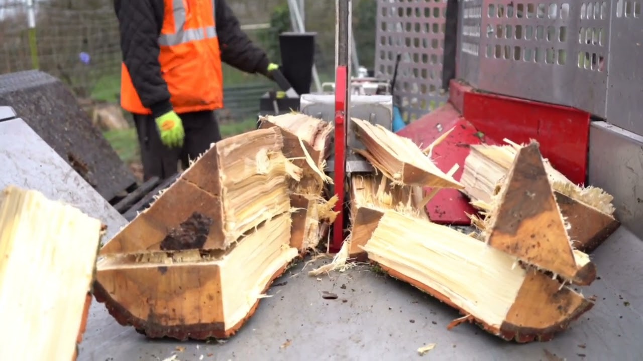 Fendeuse horizontale AMR 17T ( louée sans tracteur)