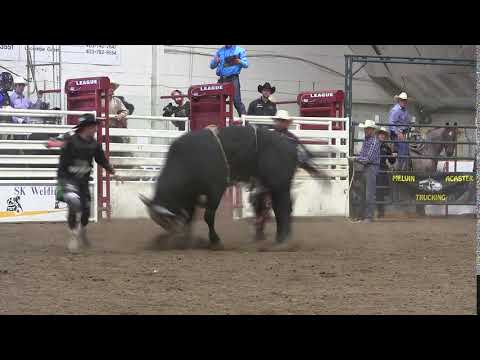 Jacob Breum gets hung up to Billy Big Rigger (PBR)