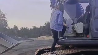 Download lagu Female Excavator Operator #shorts mp3 Download lagu Female Excavator Operator #shorts mp3