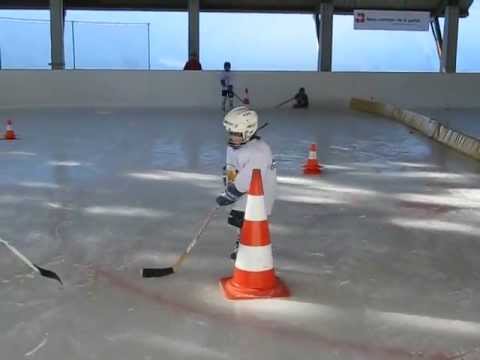 Helena at hockey practice / Helena na treningu hokeja