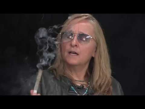 Between Two Strains - Melissa Etheridge