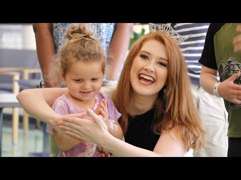 Video: Miss Mississippi hopefuls sing, paint with Batson patients - University of Mississippi Medical Center
