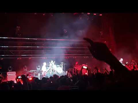 Muse - Hammersmith Apollo 09/05/22 end of Stockholm Syndrome, ratm riff, outro