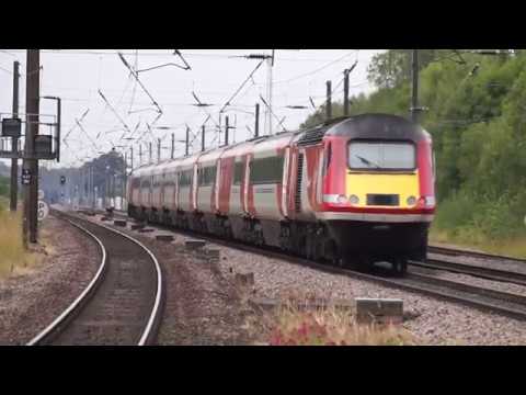 An LNER Intercity 125 passes through Thirsk Railway Station