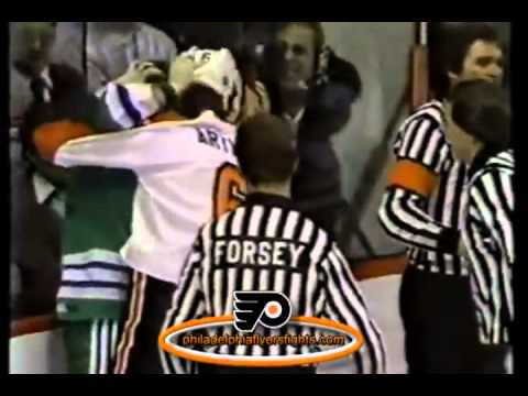Nov 12, 1981 Gary Howatt vs Fred Arthur Hartford Whalers vs Philadelphia Flyers