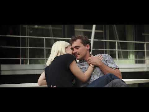 Трейлер Шалено живі