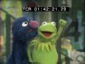Sesame Street Kermit Draws A Q