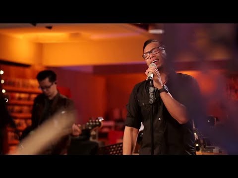 Sammy Simorangkir - Kesedihanku (Live at Music Everywhere) **