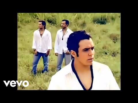Los Pelaos - Anhelo En La Lluvia (Official Music Video)