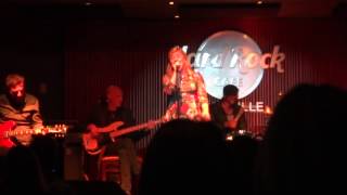 Kelly Clarkson live at the Hard Rock Nashville -  Please Come Home For Christmas