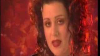 Katie Noonan/sings - Feuilles (Autumn_Leaves)