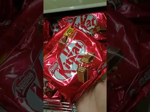 KITKAT Chocolate Bars in small pack#su yummmy. and Chocolatier love this so much#shorts #VIRAL