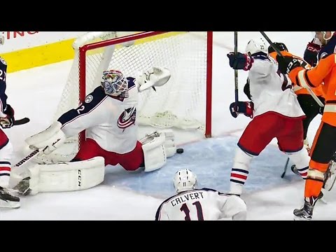 Bobrovsky extends for unbelievable toe save
