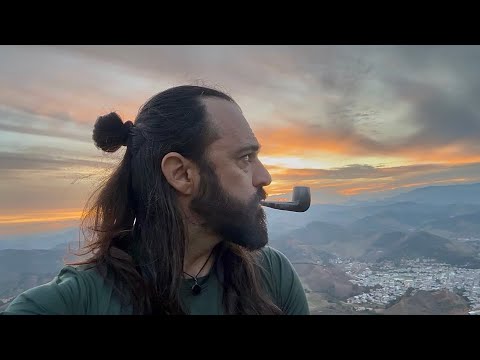Fumando cachimbo na montanha
