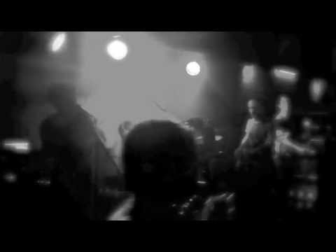 Vox Low - Something is Wrong (live - La Machine)