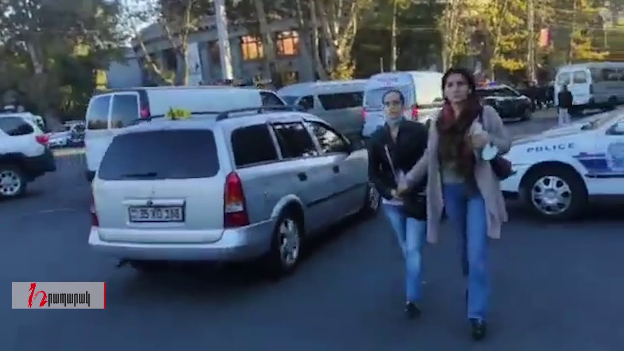 Դիմակավորված ԱԱԾ ականները զորքով ուղեկցում են ցուցարարներին