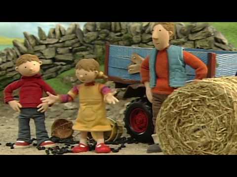 Little Red Tractor | Collecting Berries | Full Episode