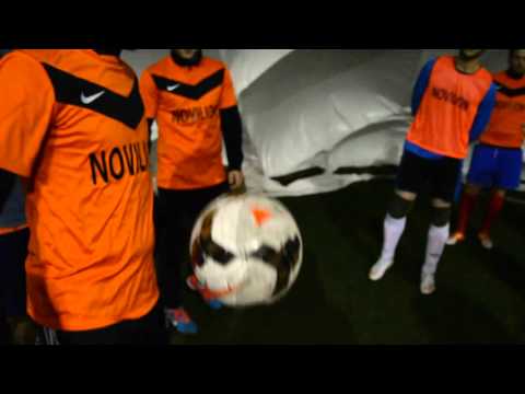 NOVILION tricki graczy i dziad ma małej przestrzeni przed meczem