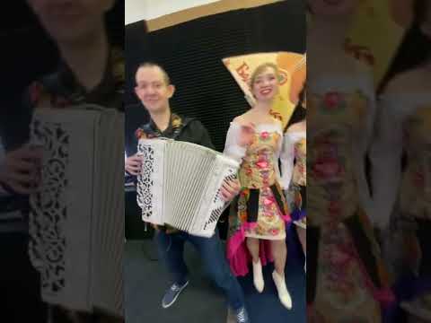 Балалайка 62. Группа балалайка 62 состав. Балалайка 62 а мой не такой песня. Группа балалайка 62. Балалайка 62 а мой не такой песня.